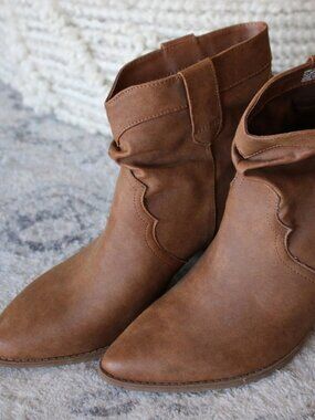 Brown Western Ankle Boots – Pointed Toe Booties – Size 8